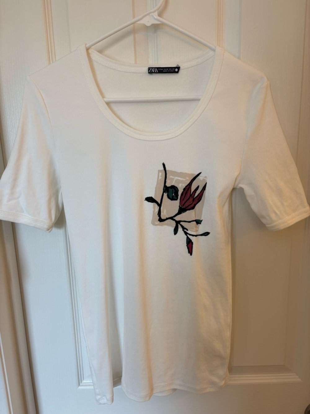 Zara White Short Sleeve Tee with Red Floral Motif